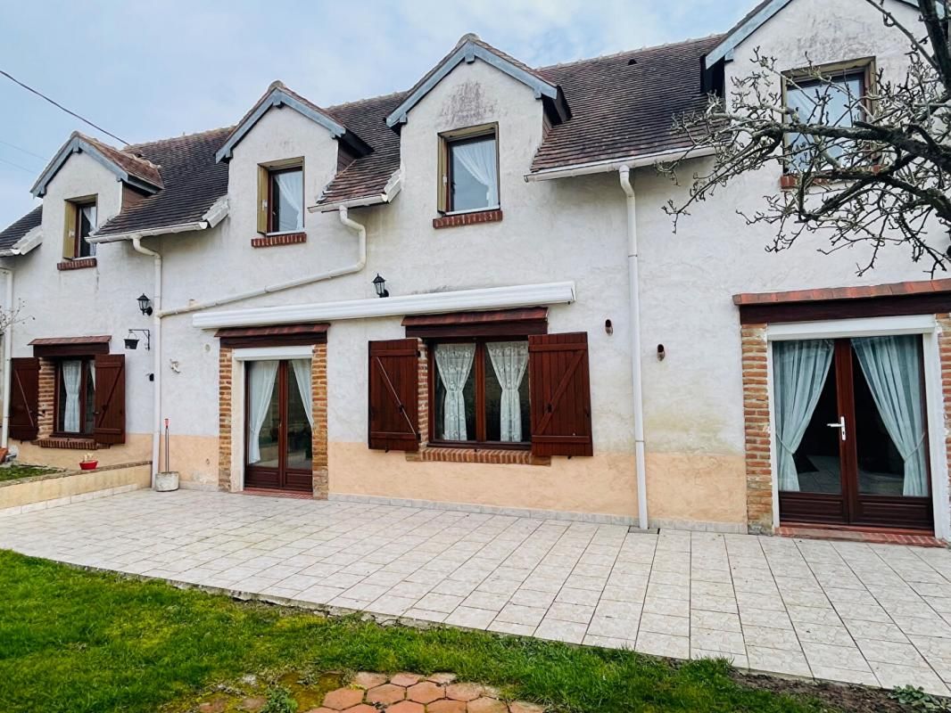 Maison Cherisy 160 m2, 4 chambres, double garage et grande cave voutée