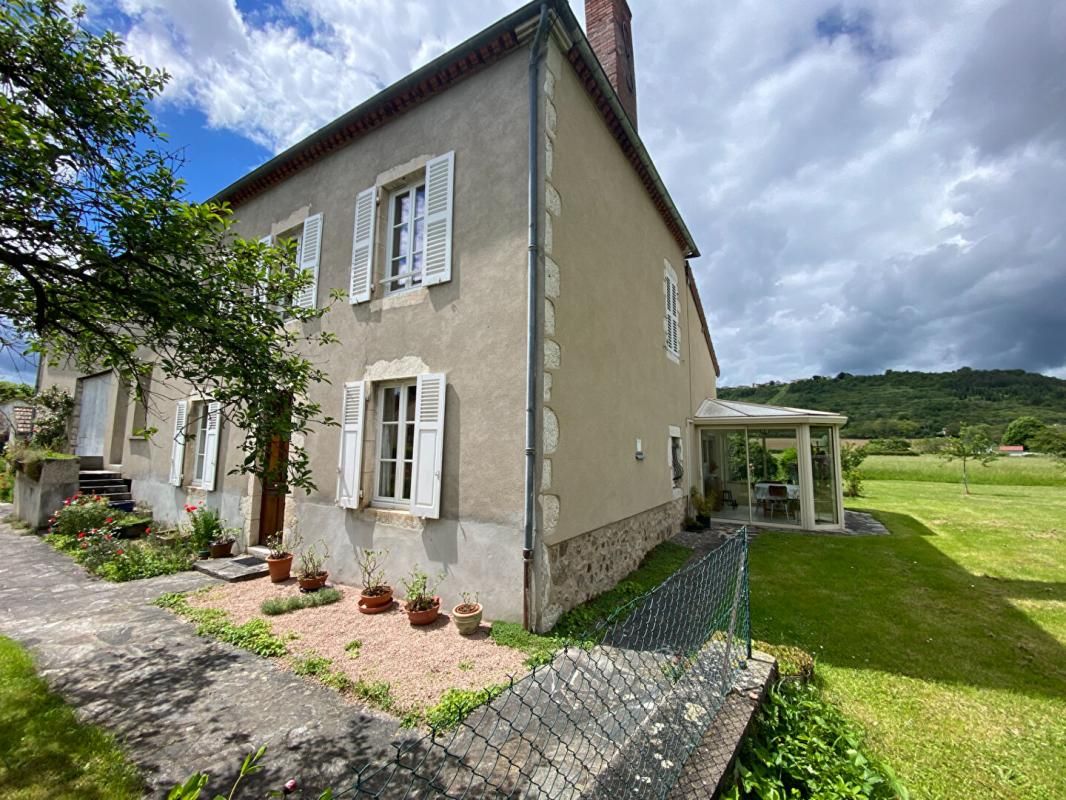 EBREUIL Maison Ebreuil avec jardin 2