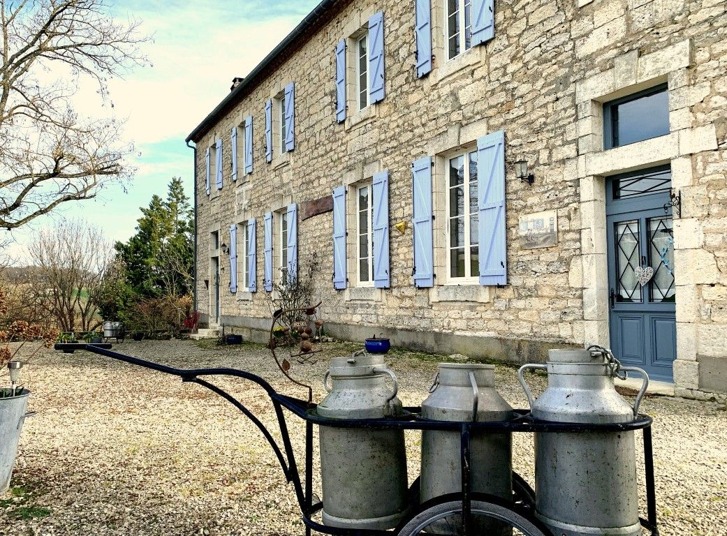 CASTELNAU-MONTRATIER Maison de charme, 340 m², 7 chambres, avec piscine 2