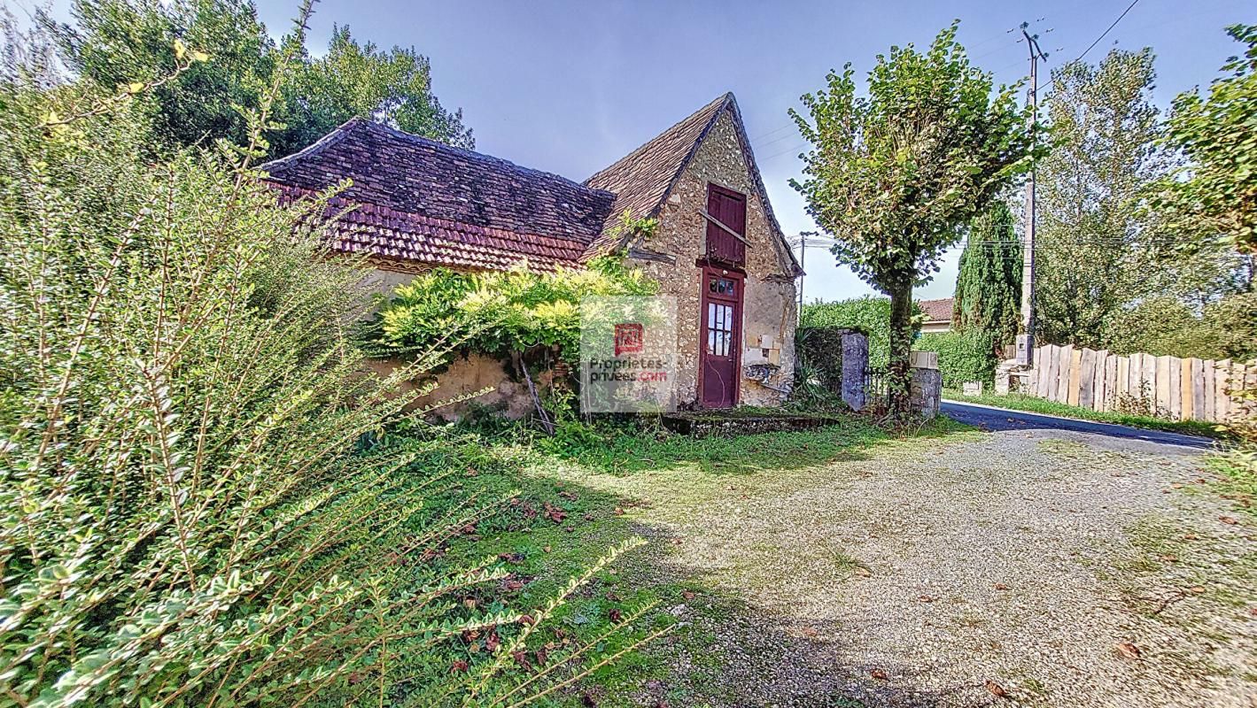 ROUFFIGNAC-SAINT-CERNIN-DE-REILHAC Ancien corps de ferme à Rouffignac. Maison  113 m2. 3 ch. Très BELLE VUE. GRANGE. Terrain: 11567 m2 2