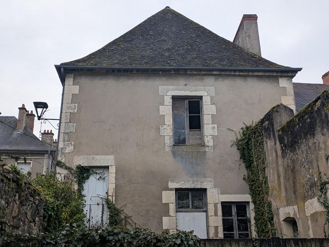 LA CHARITE-SUR-LOIRE Maison La Charité à rénover avec jardin et garage 2