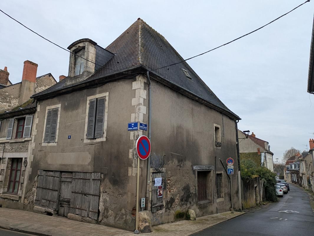 LA CHARITE-SUR-LOIRE Maison La Charité à rénover avec jardin et garage 3