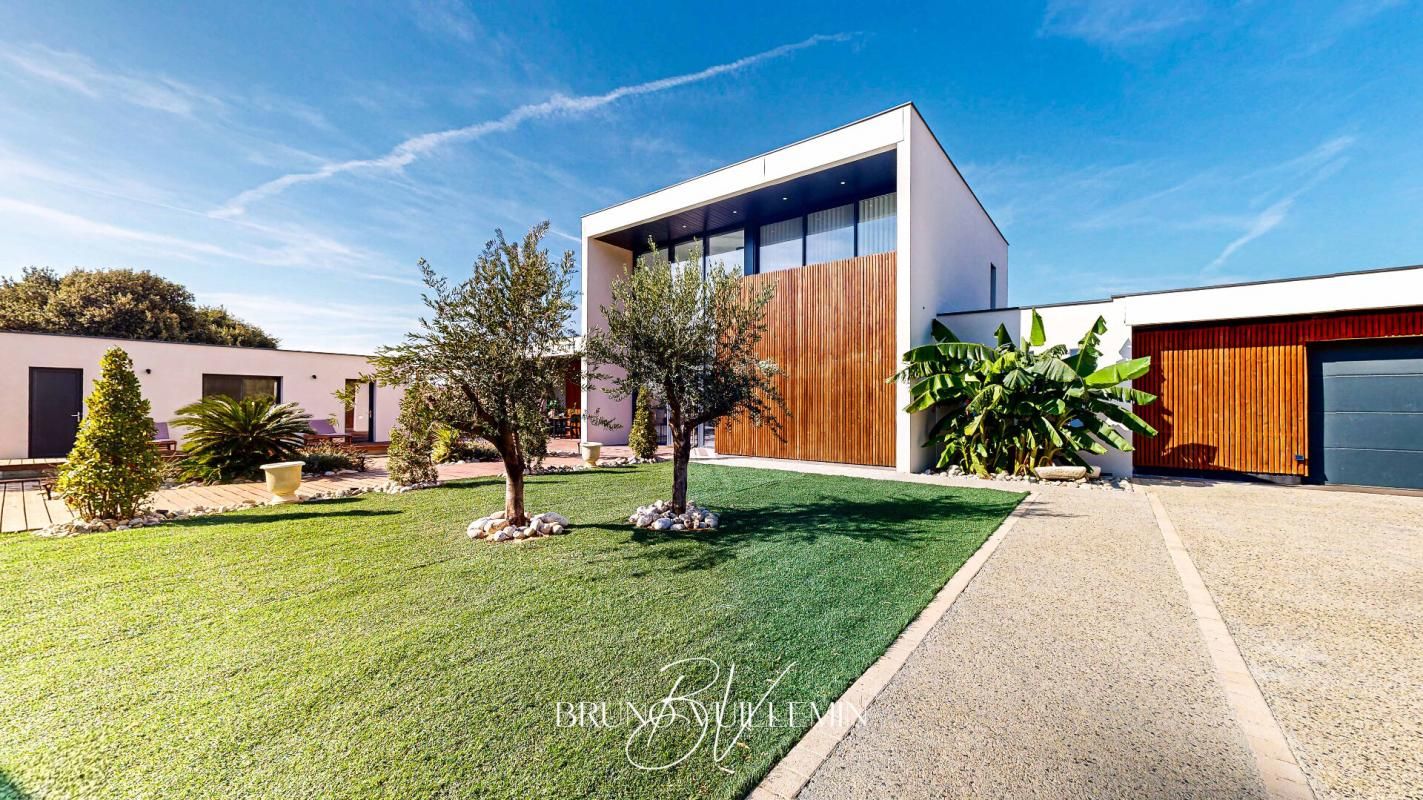 CARCASSONNE VILLA D'ARCHITECTE de  202m² Hab. sur 998m² DE TERRAIN avec PISCINE et GARAGE 2