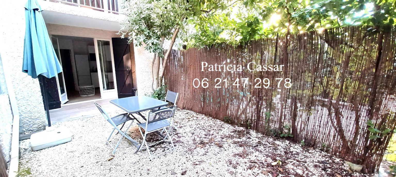 SAINT-CYR-SUR-MER Studio avec jardin proche plage 2