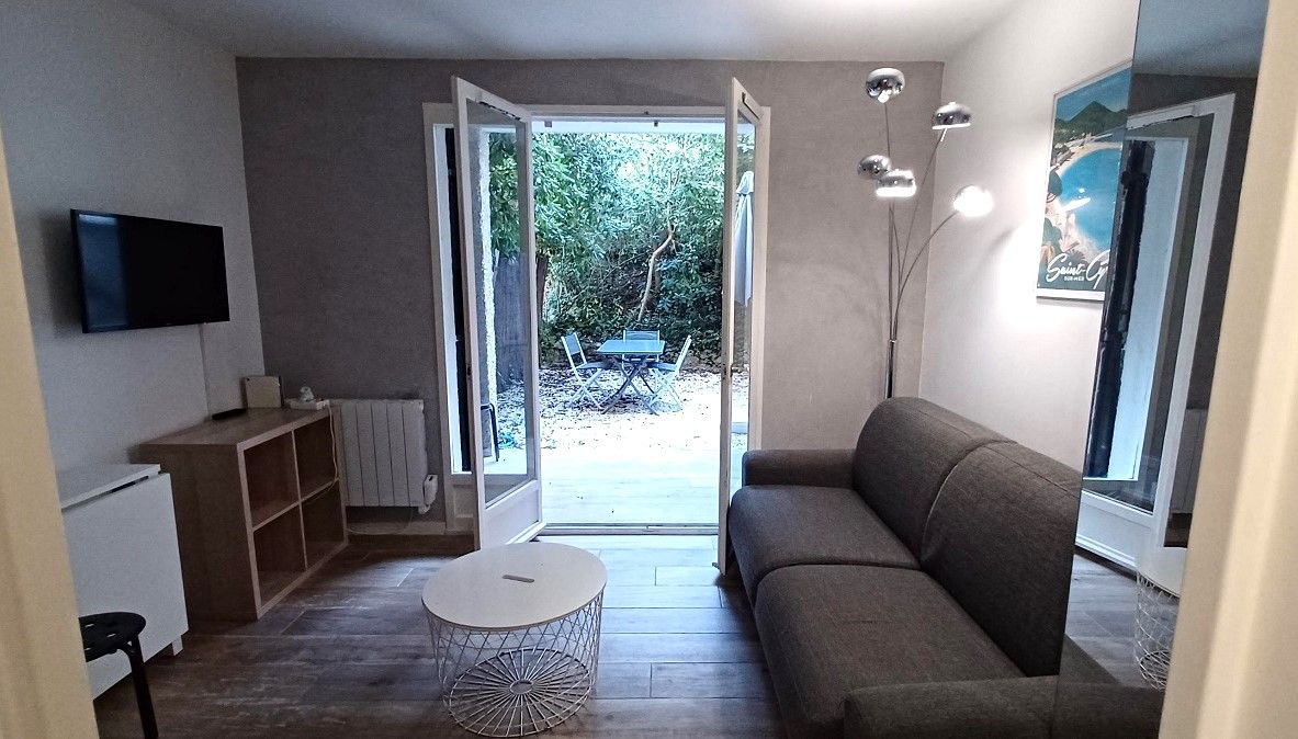 SAINT-CYR-SUR-MER Studio avec jardin proche plage 3