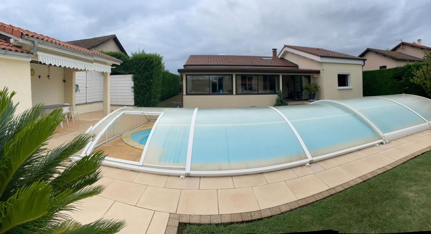 CHALEINS Maison plain pied, 5 pièces avec piscine sur terrain de 1000 m² 3