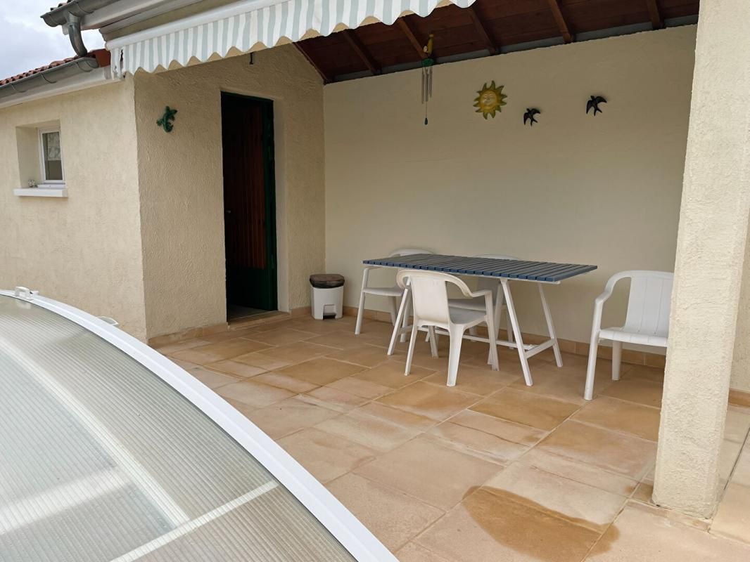 CHALEINS Maison plain pied, 5 pièces avec piscine sur terrain de 1000 m² 4