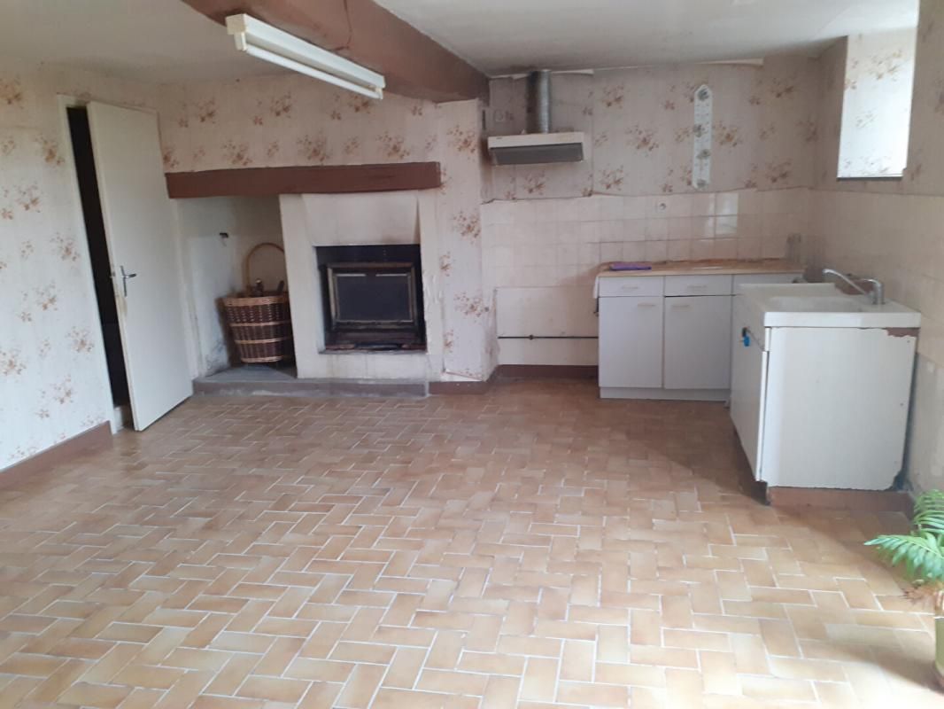 BAUGÉ-EN-ANJOU Maison Bauge En Anjou 3 pièce(s) 60 m2 2