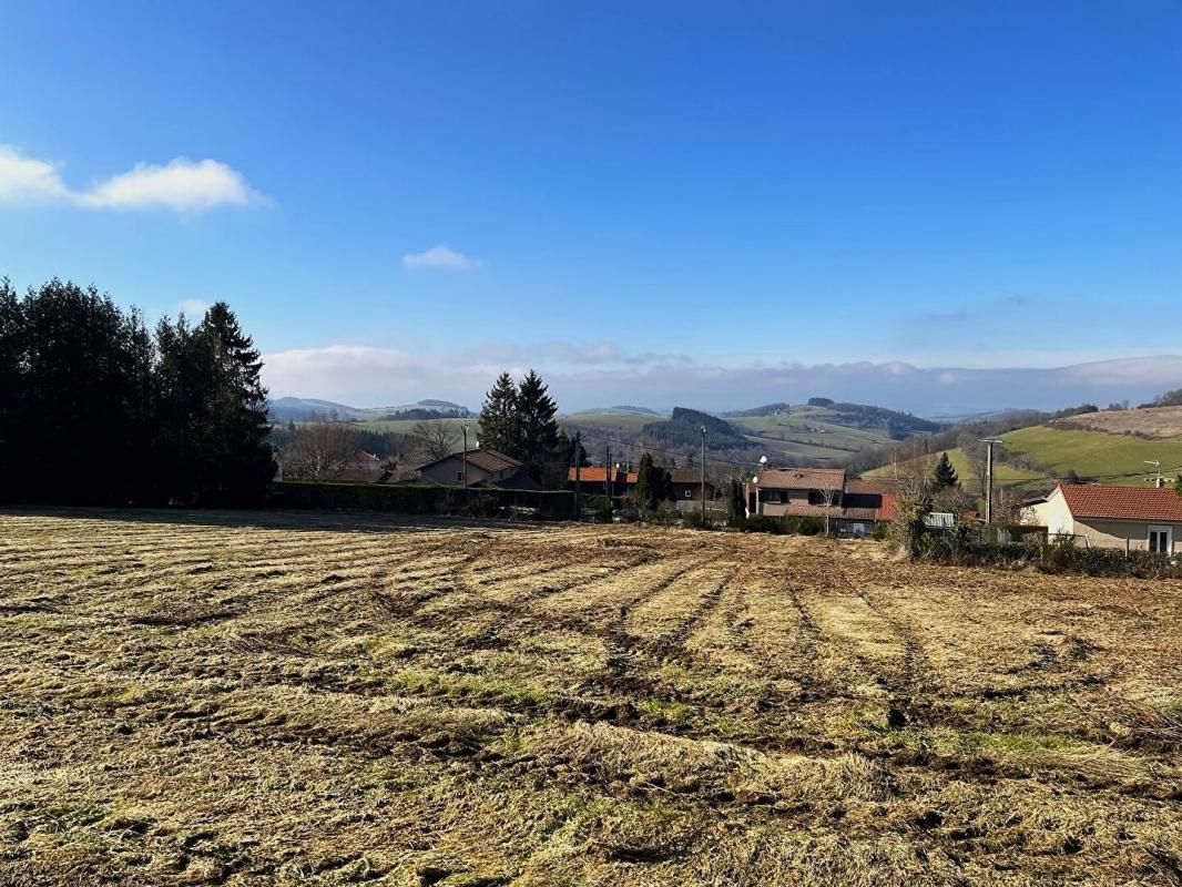 terrain constructible de 1030 m², viabilisé et vue dominante