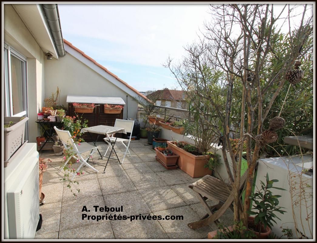 TOIT/TERRASSE  DE 126M² AVEC TERRASSE DE 35M² CIEL OUVERT SUR VILLEURBANNE "GRATTE CIEL NORD"