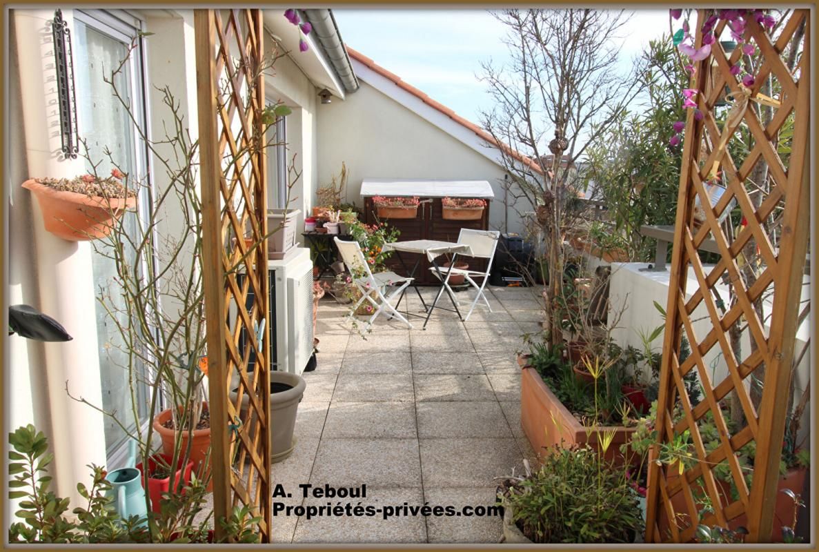 VILLEURBANNE TOIT/TERRASSE  DE 126M² AVEC TERRASSE DE 35M² CIEL OUVERT SUR VILLEURBANNE "GRATTE CIEL NORD" 2