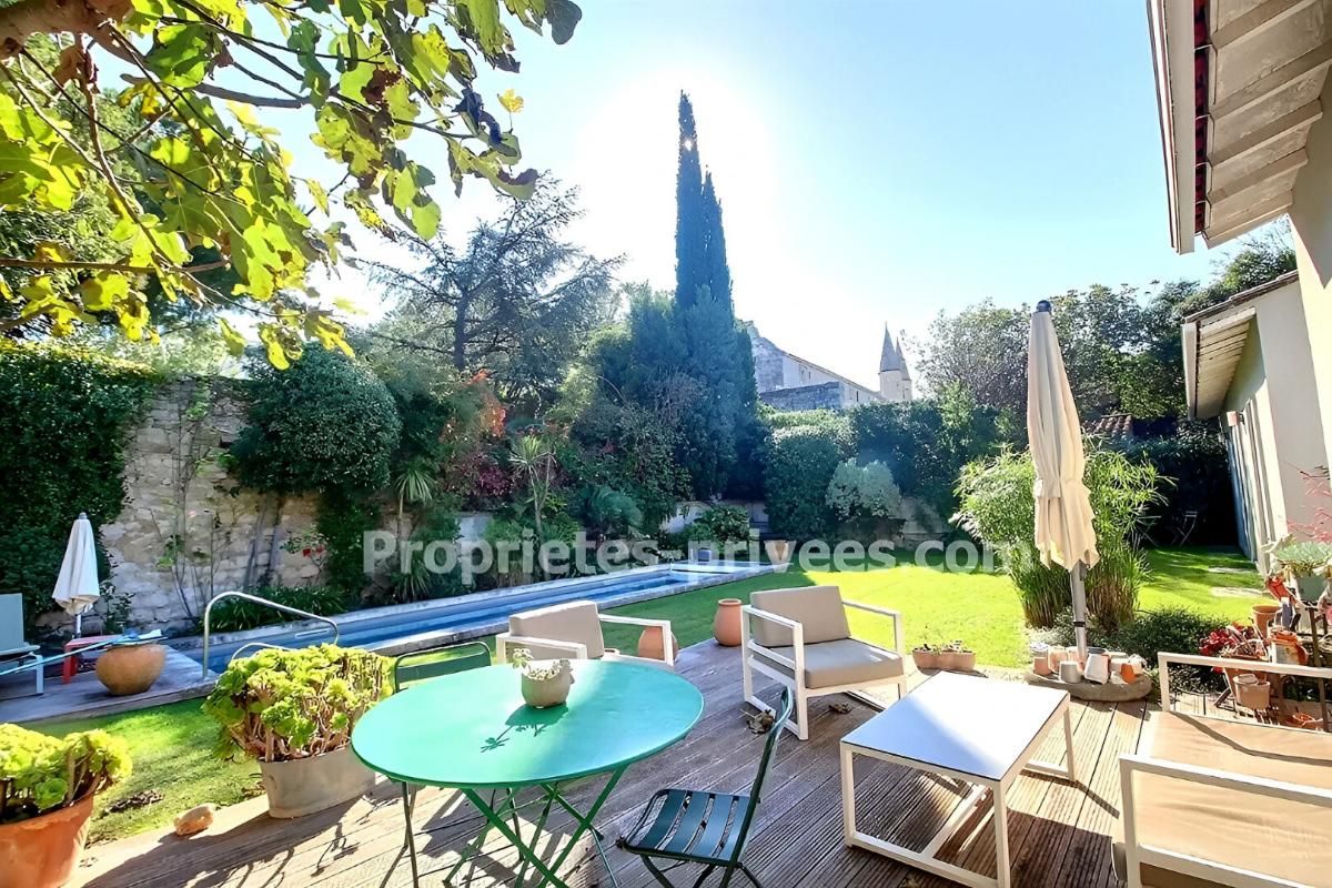 VILLA D'EXCEPTION 224m² - CENTRE HISTORIQUE DE VILLENEUVE-LÈS-AVIGNON 30400