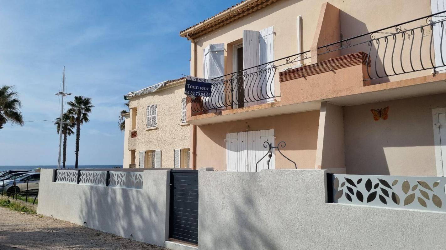 SIX-FOURS-LES-PLAGES DUPLEX SEMI-INDIVIDUEL T5, EXTERIEURS, 2 STATIONNEMENTS EN BORD DEMER 2