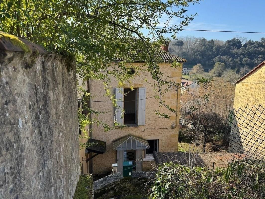 COUZE-ET-SAINT-FRONT 2 Maisons de village atypique , avec dépendance , puits et jardin et jolie vue 2