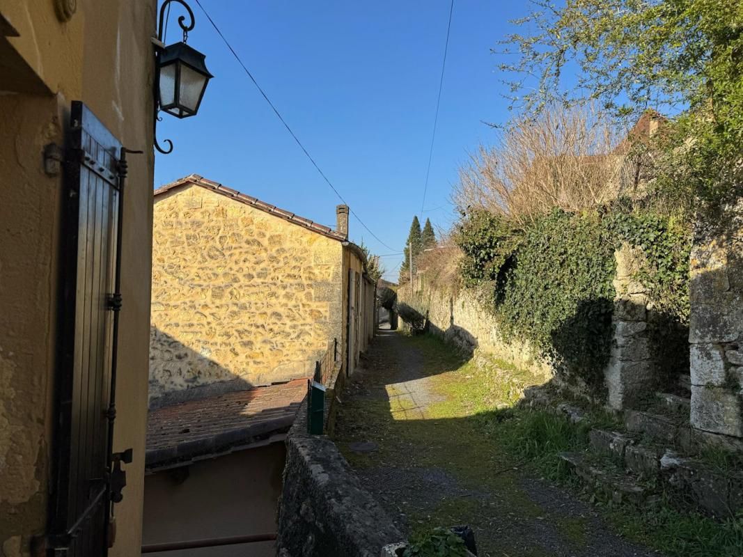 COUZE-ET-SAINT-FRONT 2 Maisons de village atypique , avec dépendance , puits et jardin et jolie vue 3