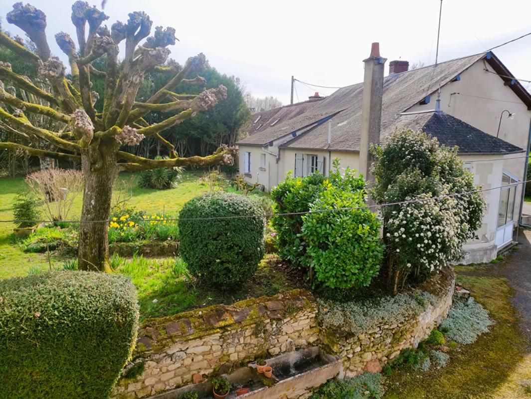 PREUILLY-SUR-CLAISE Maison et 3 maisonnettes avec dépendances sur 1 ha 2