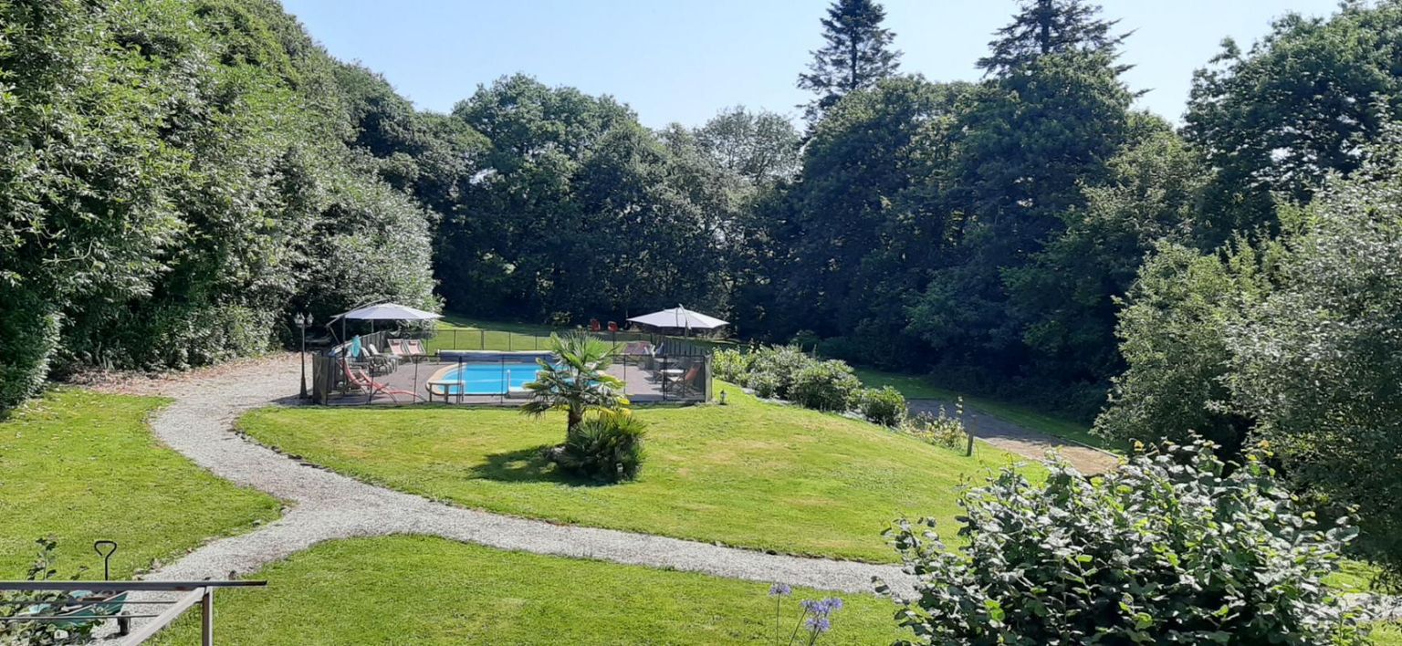 RARE Propriété avec plusieurs longères, piscine au calme proche commodités