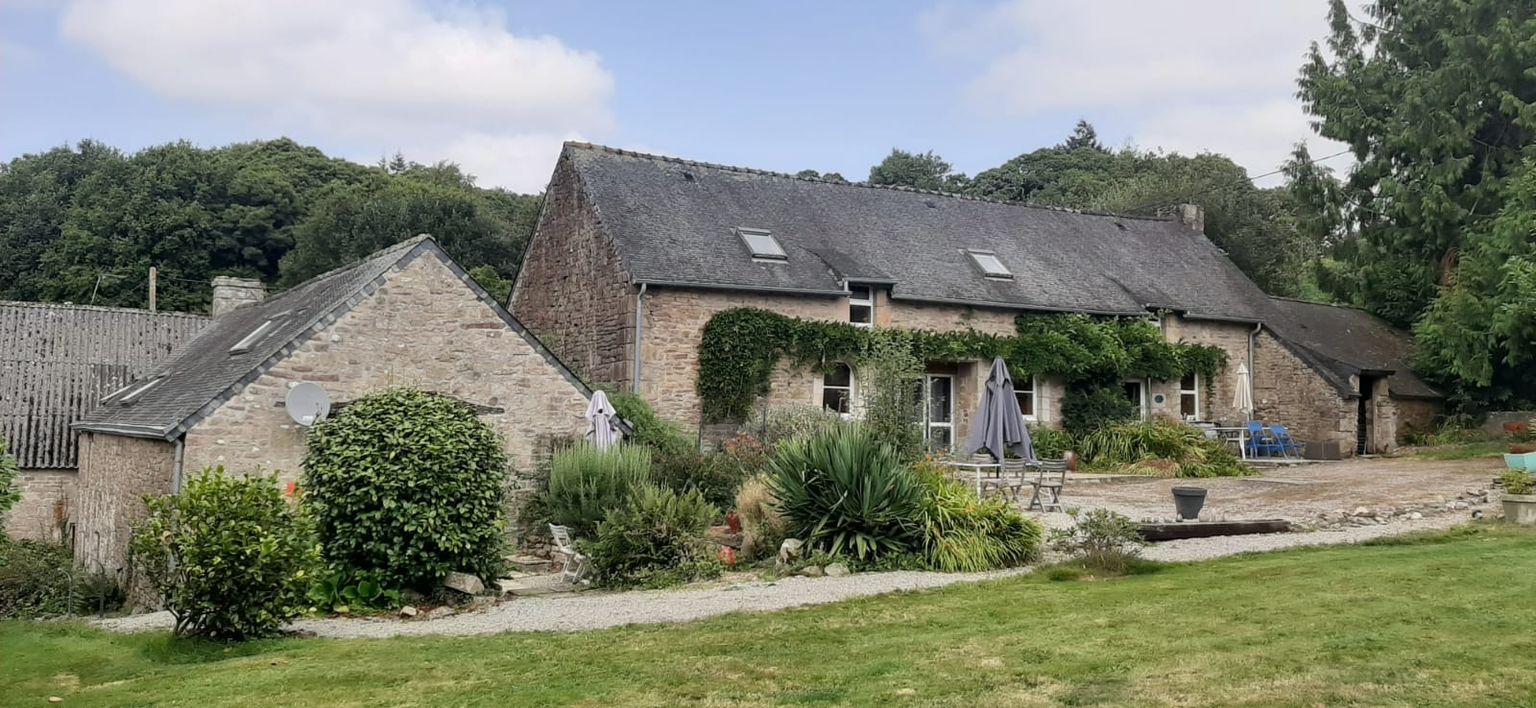 GUEMENE-SUR-SCORFF RARE Propriété avec plusieurs longères, piscine au calme proche commodités 2