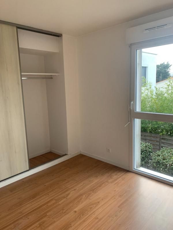 MERIGNAC APPARTEMENT  AVEC DEUX CHAMBRES  GRAND BALCON  AVEC PARKING 3