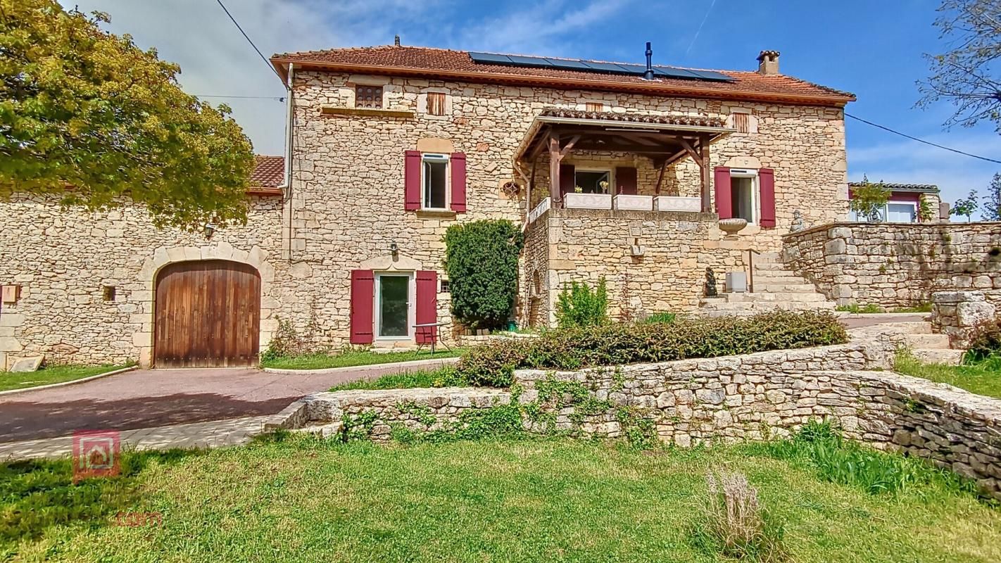 SAUVETERRE-LA-LEMANCE Maison en pierre entièrement rénovée avec dépendances 1