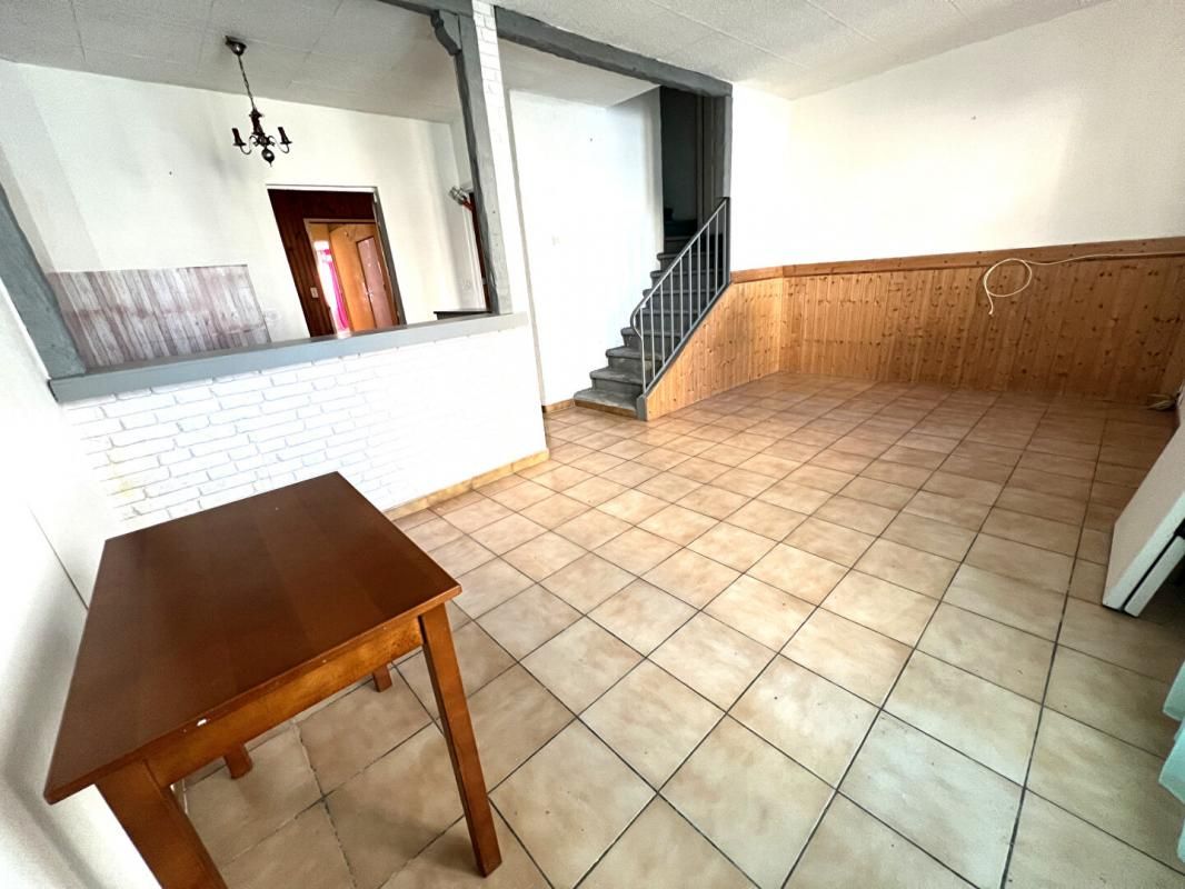 Maison de village à rénover 6 pièces 125 m2 avec terrasse