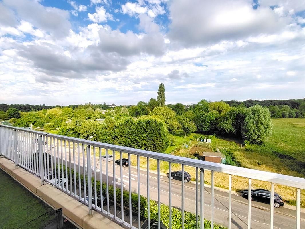 SECTEUR CHARTRES Appartement T1 de 30 m²  avec balcon au dernier étage