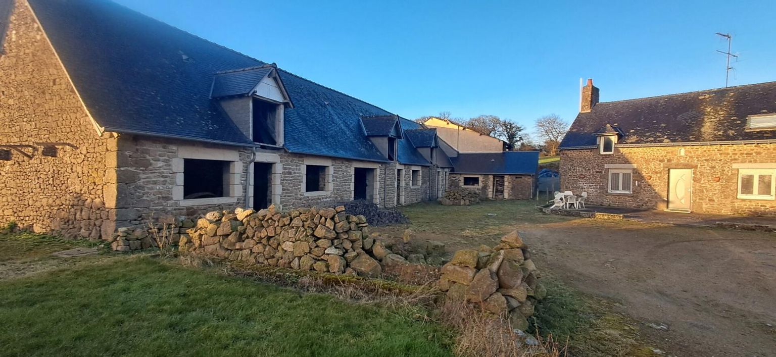 CHAMPEON SITE DE CAMPAGNE avec bâtiments d'habitations en pierres à fort potentiel 2