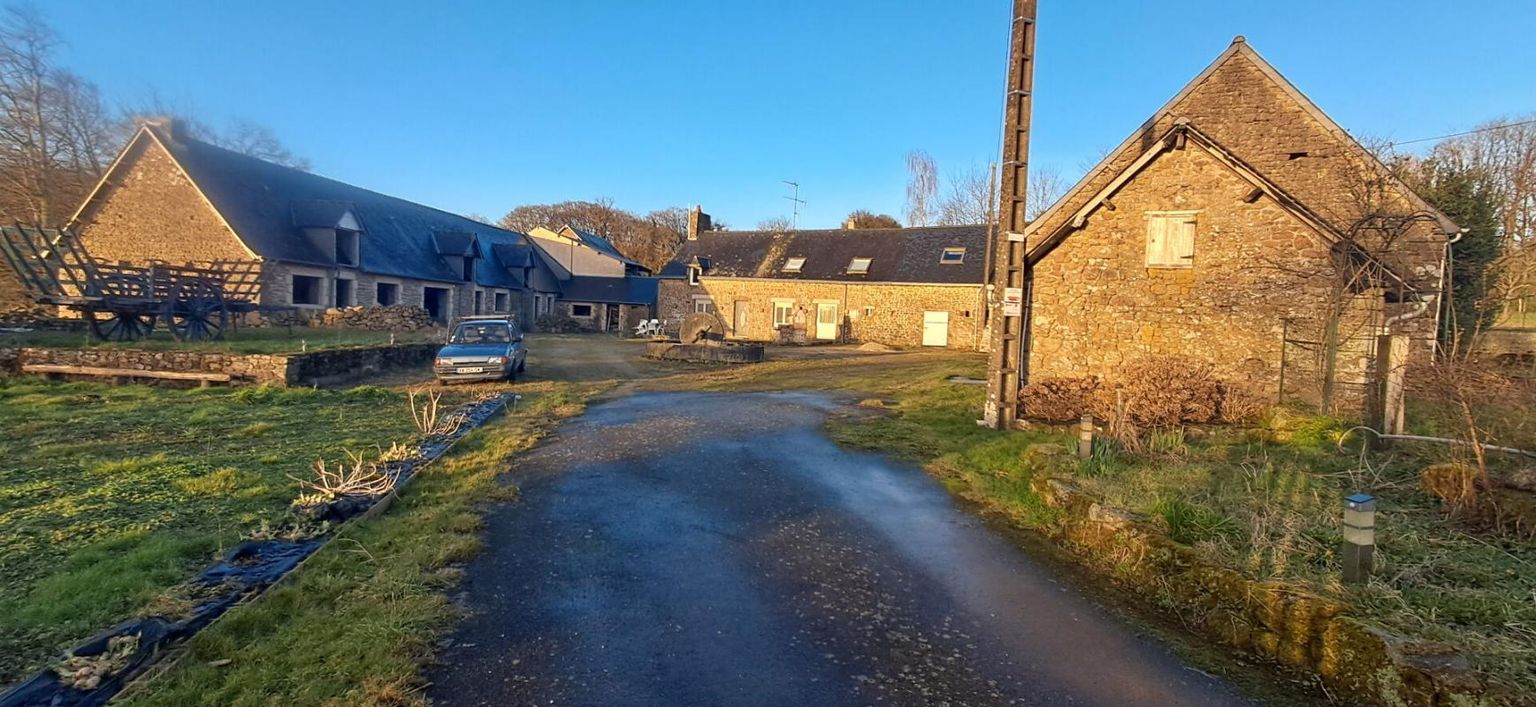 CHAMPEON SITE DE CAMPAGNE avec bâtiments d'habitations en pierres à fort potentiel 4