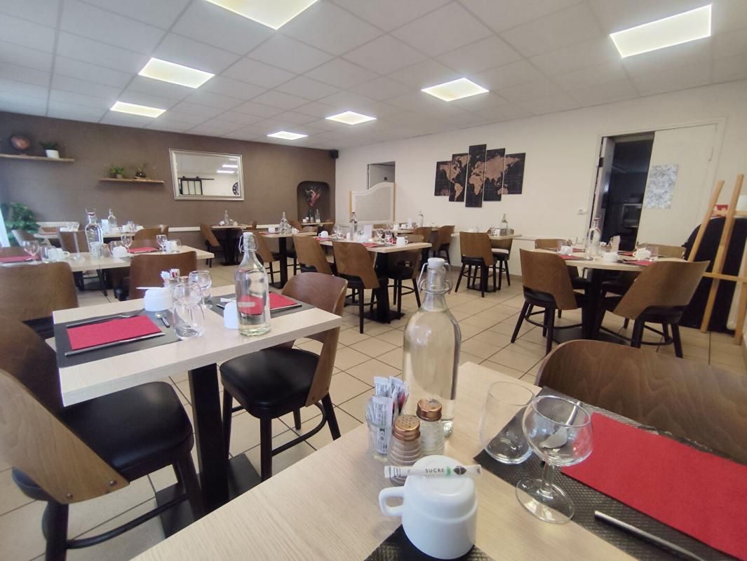 SAINT-BRIEUC SECTEUR QUINTIN LOUDEAC - RESTAURANT , BAR avec LOGEMENT 2