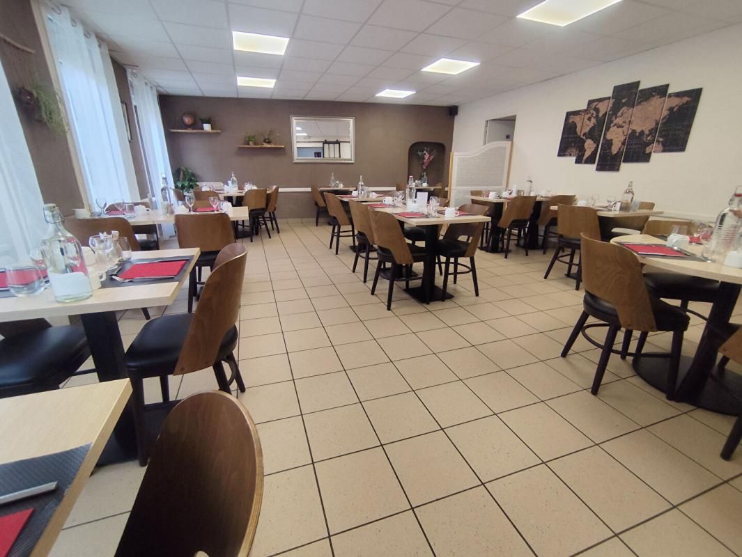 SAINT-BRIEUC SECTEUR QUINTIN LOUDEAC - RESTAURANT , BAR avec LOGEMENT 4