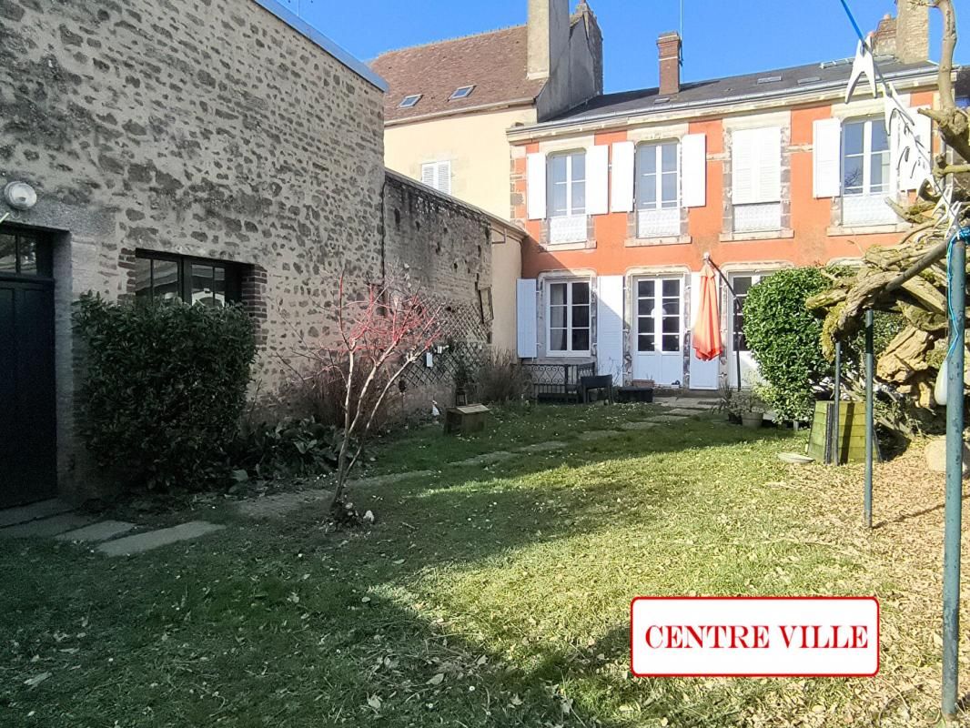 Maison de ville avec jardin et garage