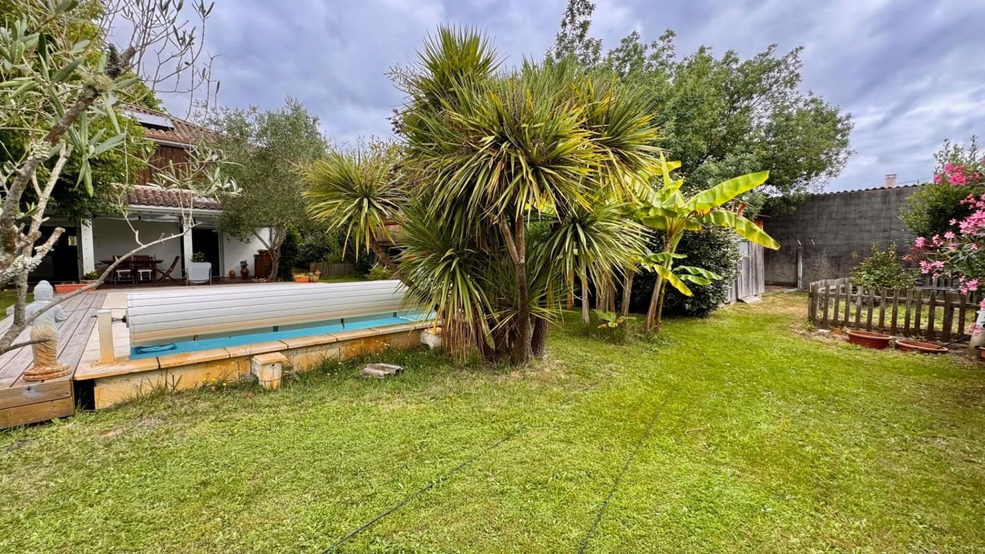 ANDERNOS-LES-BAINS GRANDE MAISON FAMILIALE AVEC PISCINE 4