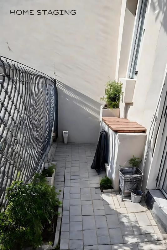 PARIS-1ER-ARRONDISSEMENT Petit Duplex 11m2 avec terrasse 1er arrondissement Paris 2 pièce(s) 12 m2 3