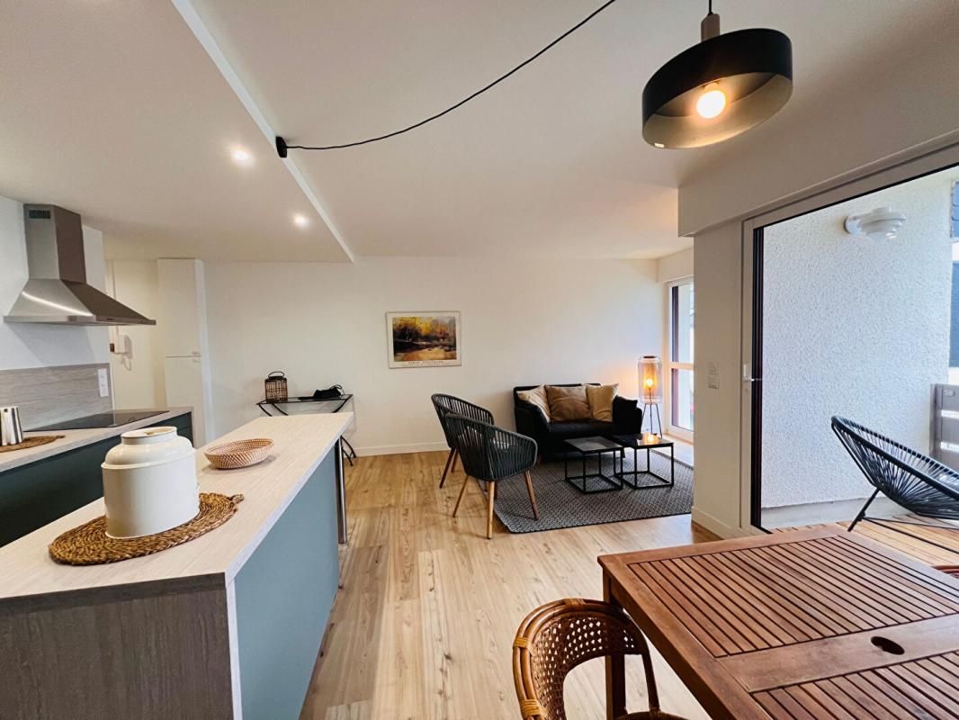 VANNES À vendre - Charmant appartement rénové au coeur de Vannes -Terrasse- Parking 4