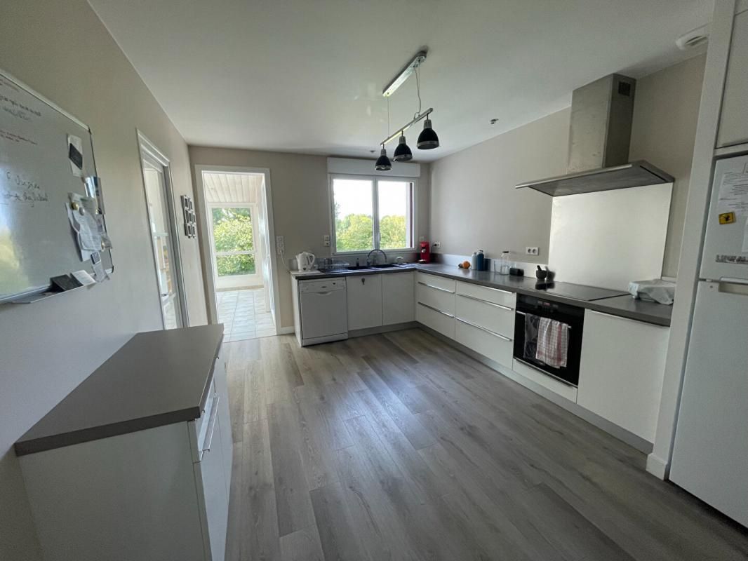 LES HERBIERS Maison A VENDRE EN EXCLUSIVITE proximité Les Epesses  avec 5 chambres + 1 bureau - 260 m2 env sur un parc arboré de 4660 m2 env 2