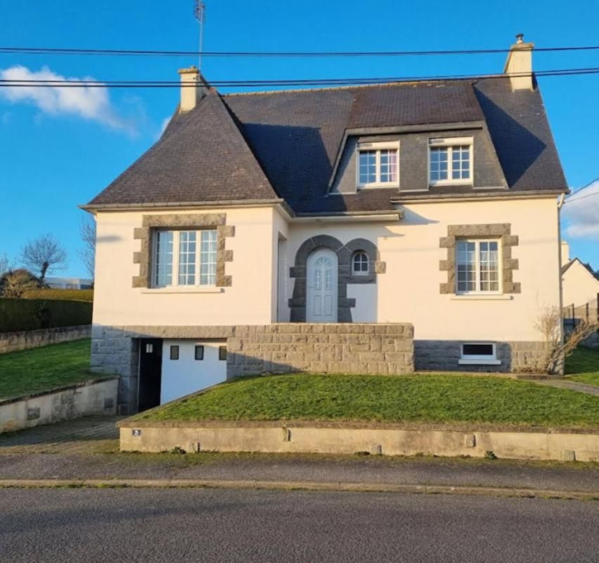 29270 Carhaix maison familiale 5 chambres proche toutes commodités sous sol complet