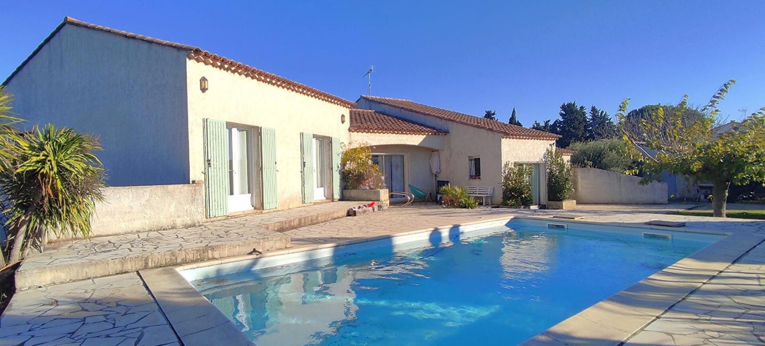 FOURQUES Villa piscine avec magnifique jardin et annexe 2