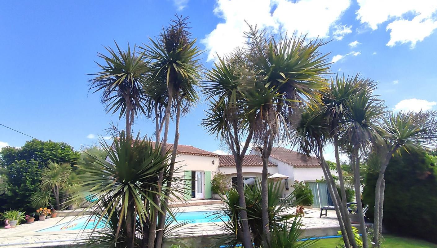 FOURQUES Villa piscine avec magnifique jardin et annexe 4