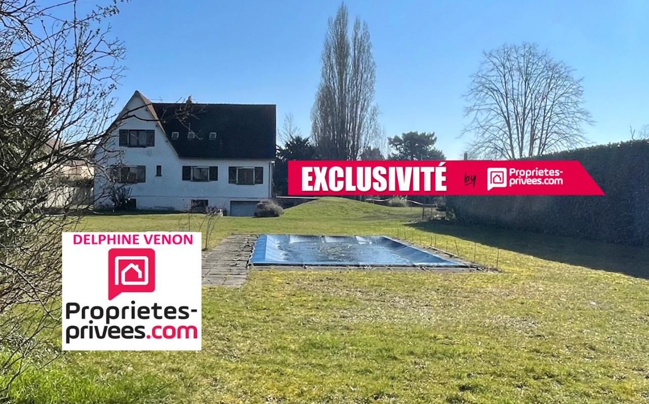 Exclusivité - Maison avec piscine et terrain constructible de 3 600 m² environ à 2 pas des écoles et des commerces  à Châteauneuf Sur Loire