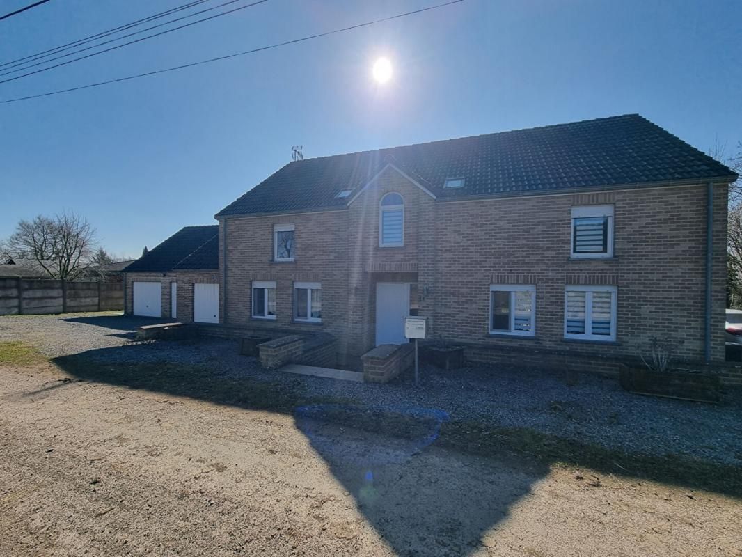 NEUVILLE-LEZ-BEAULIEU Maison  8 pièce(s) 202 m2 3