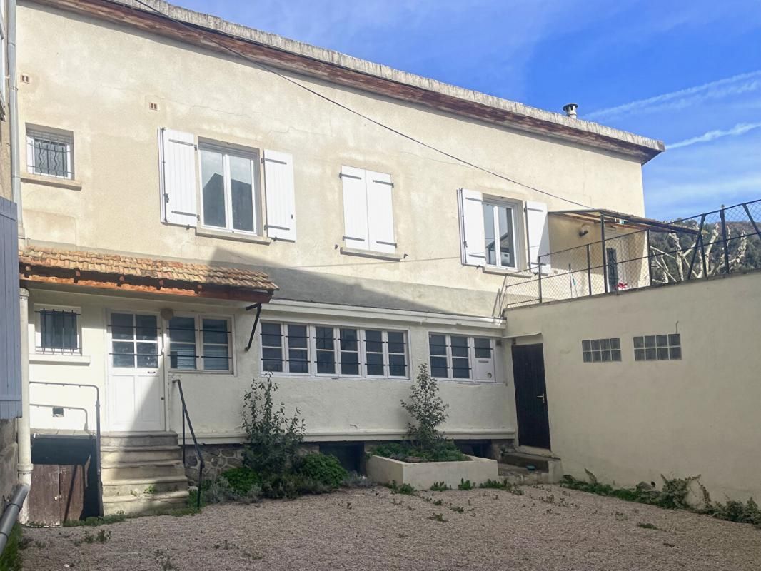 Appartement T3 centre-ville Digne Les Bains 55 m2  + atelier/remise