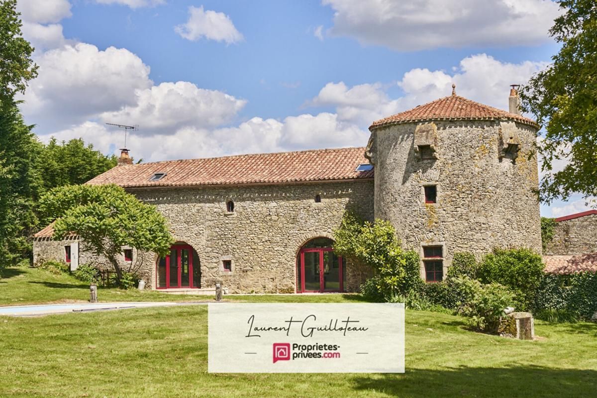 LES HERBIERS Maison de maître secteur Les Herbiers 8 pièces 208 m2 1