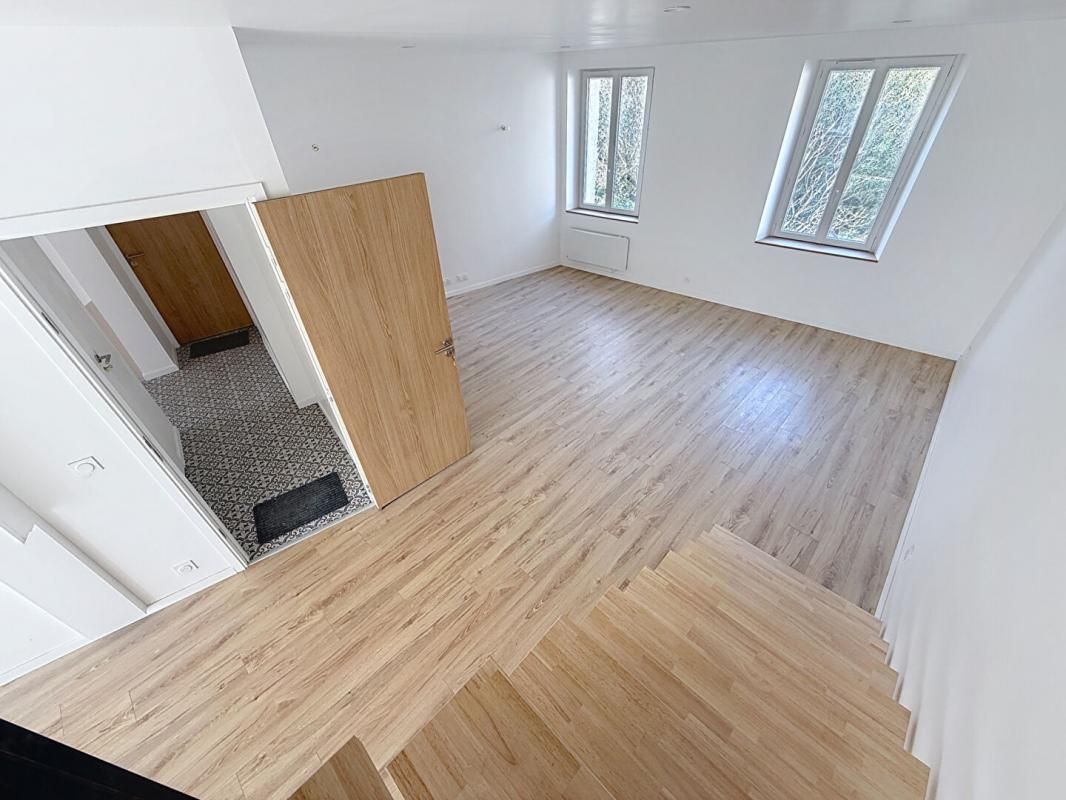 SOLLIES-TOUCAS ! Duplex de 92 m2 entièrement rénové