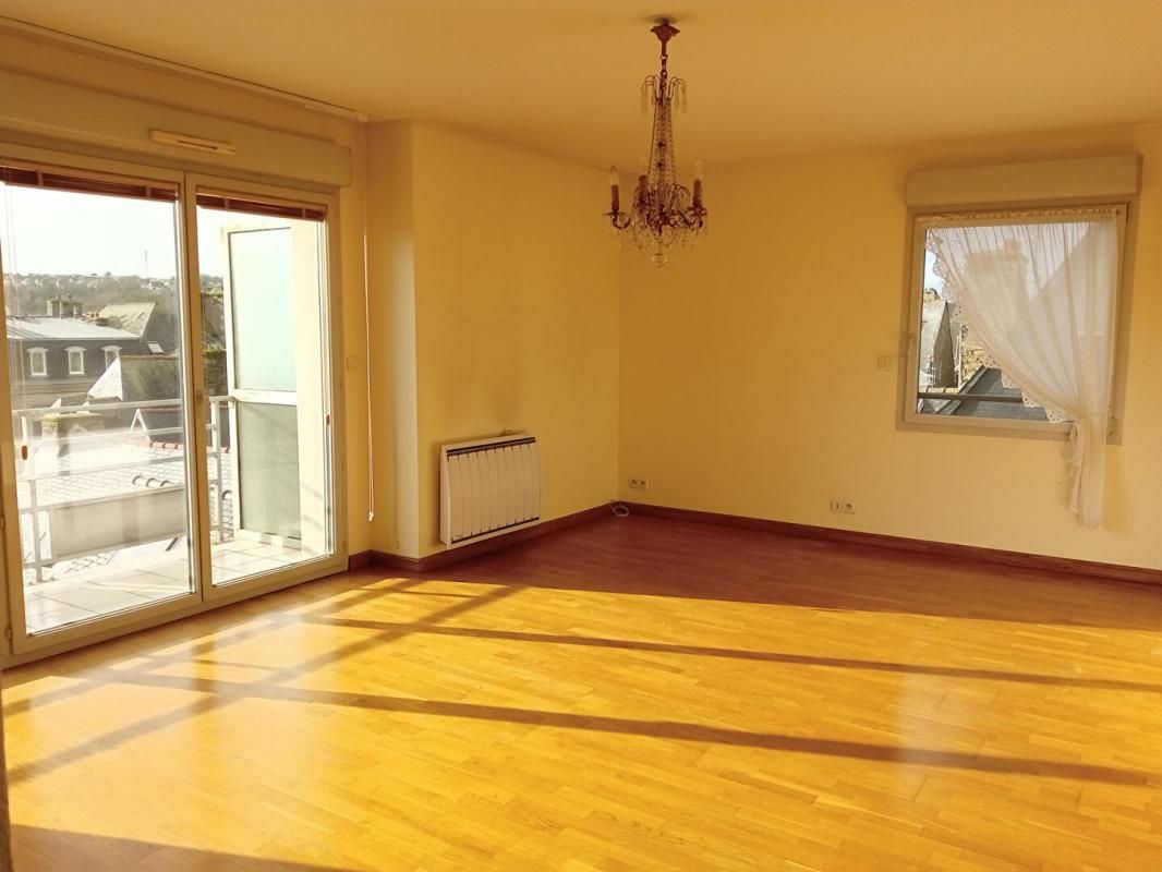 Appartement  LANNION HYPER CENTRE 2 CHAMBRES 72 M2 LUMINEUX  GARAGE