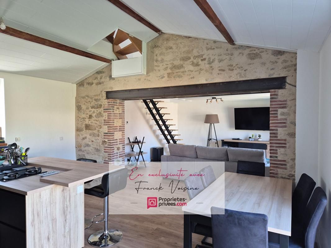 A VENDRE en Exclusivité aux Herbiers, Maison en pierre de 136 m2 avec 4 chambres sur une parcelle de 208 m2 env