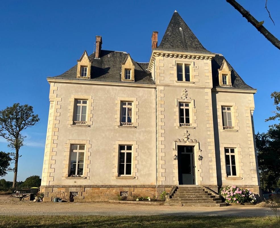 L'HERMENAULT Château L Hermenault 15 pièce(s) 852 m2 1