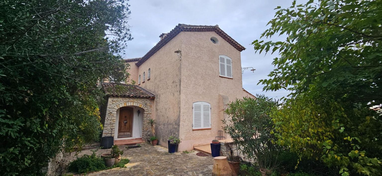 Maison  7 pièce(s) 240 m2 TOULON OUEST - LES 4 CHEMINS DES ROUTES