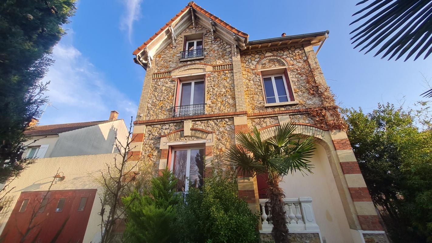 SAINT-OUEN-L'AUMONE Maison Saint Ouen L Aumone 7 pièce(s) 124.52 m2 2