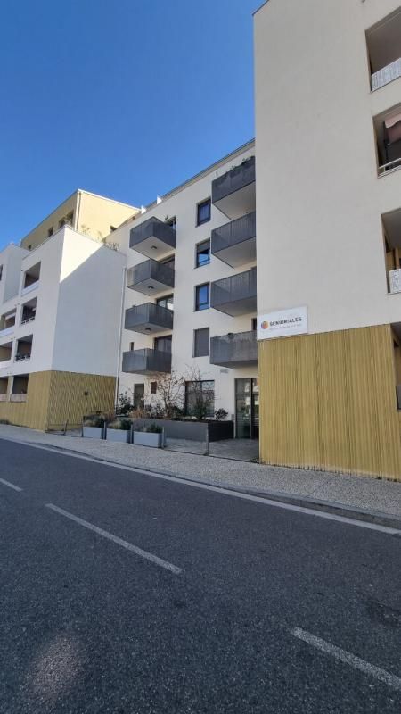 Saint Priest (69800), Appartement 2 pièces de 39 m2, Résidence de services, Proche centre ville, const.2019