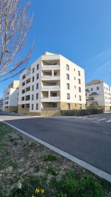 SAINT-PRIEST Saint Priest (69800), Appartement 2 pièces de 39 m2, Résidence de services, Proche centre ville, const.2019 2